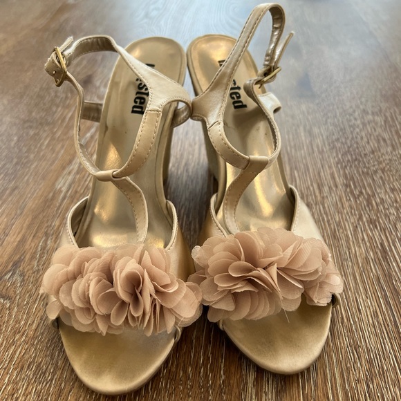 Unlisted by Kenneth Cole Shoes | Unlisted Brand Gold Wedge Sandals. Size 6.5 | Color: Gold | Size: 6.5 | Erinjungslager's Closet